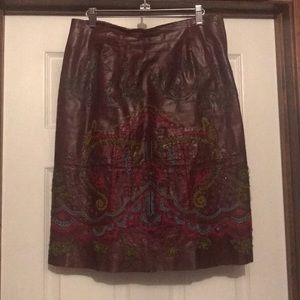 Leather knee-length barely worn skirt